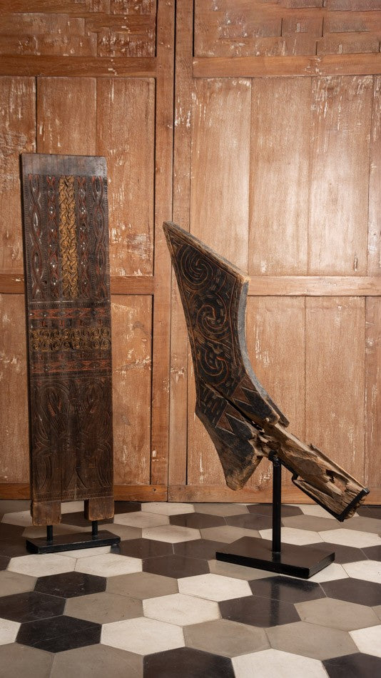 PAINEL DE MADEIRA ENTALHADA