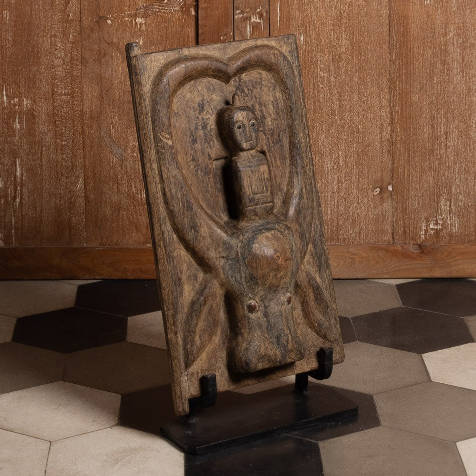 ESCULTURA PAINEL DE MADEIRA COM SUPORTE