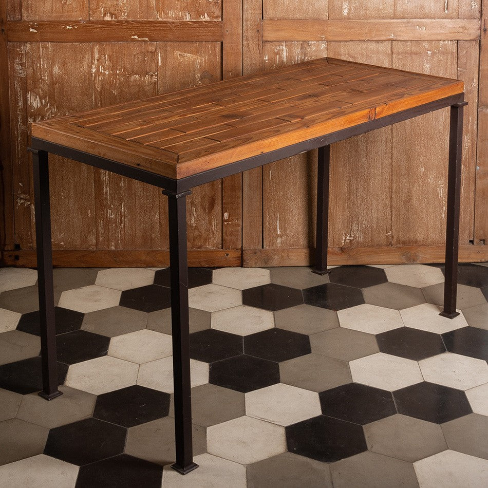 APARADOR PINHO DE RIGA