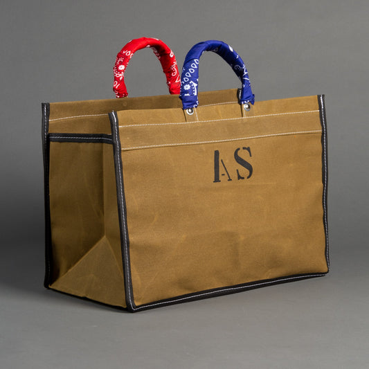 SACOLA DE LONA COM BANDANAS SORTIDAS - CAQUI