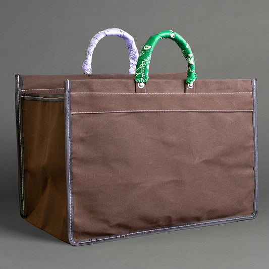 SACOLA DE LONA COM BANDANAS SORTIDAS - MARROM CHOCOLATE