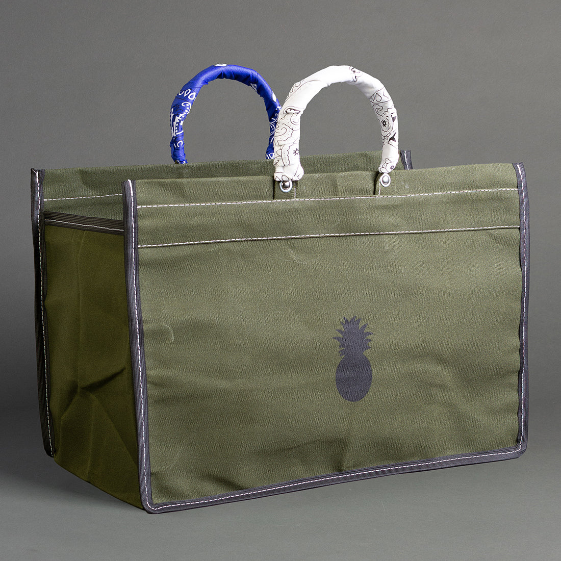 SACOLA DE LONA COM BANDANAS SORTIDAS - VERDE MUSGO