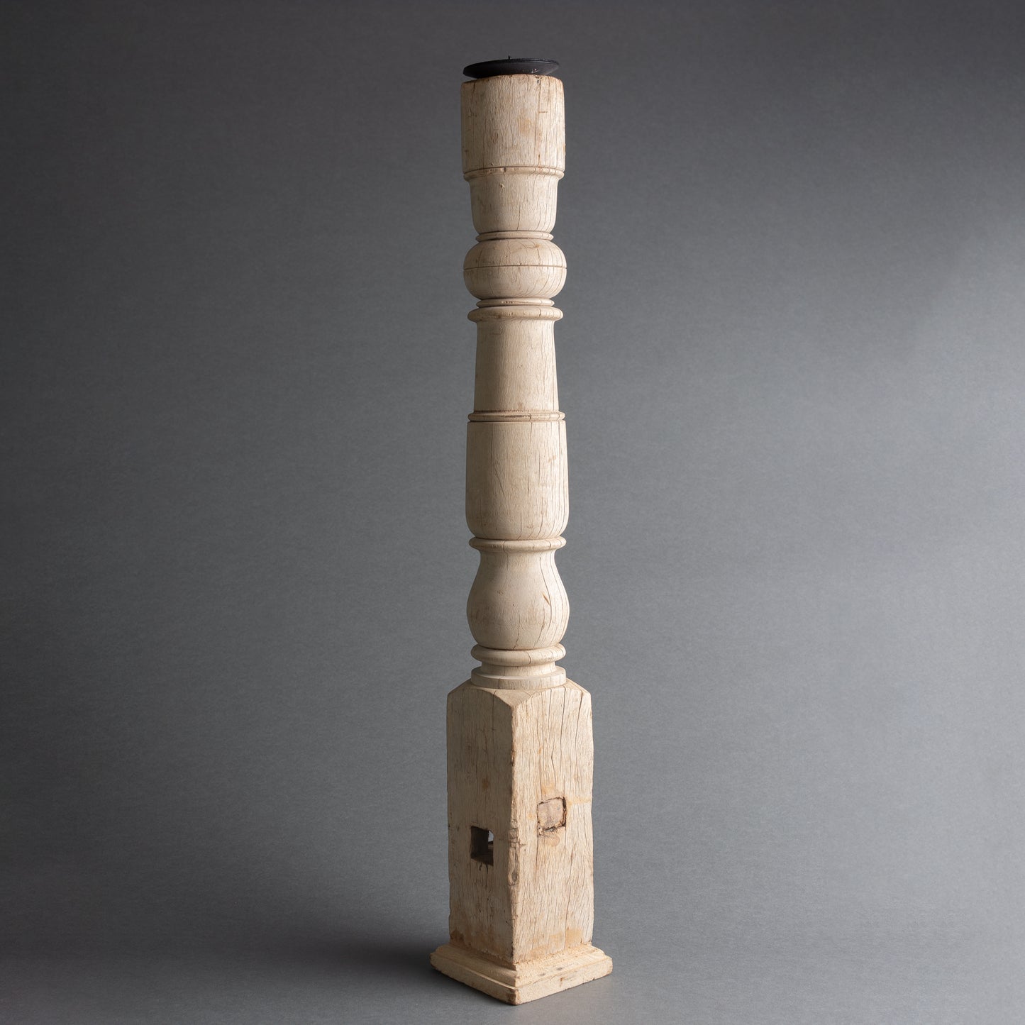 CASTIÇAL DE MADEIRA ENTALHADO