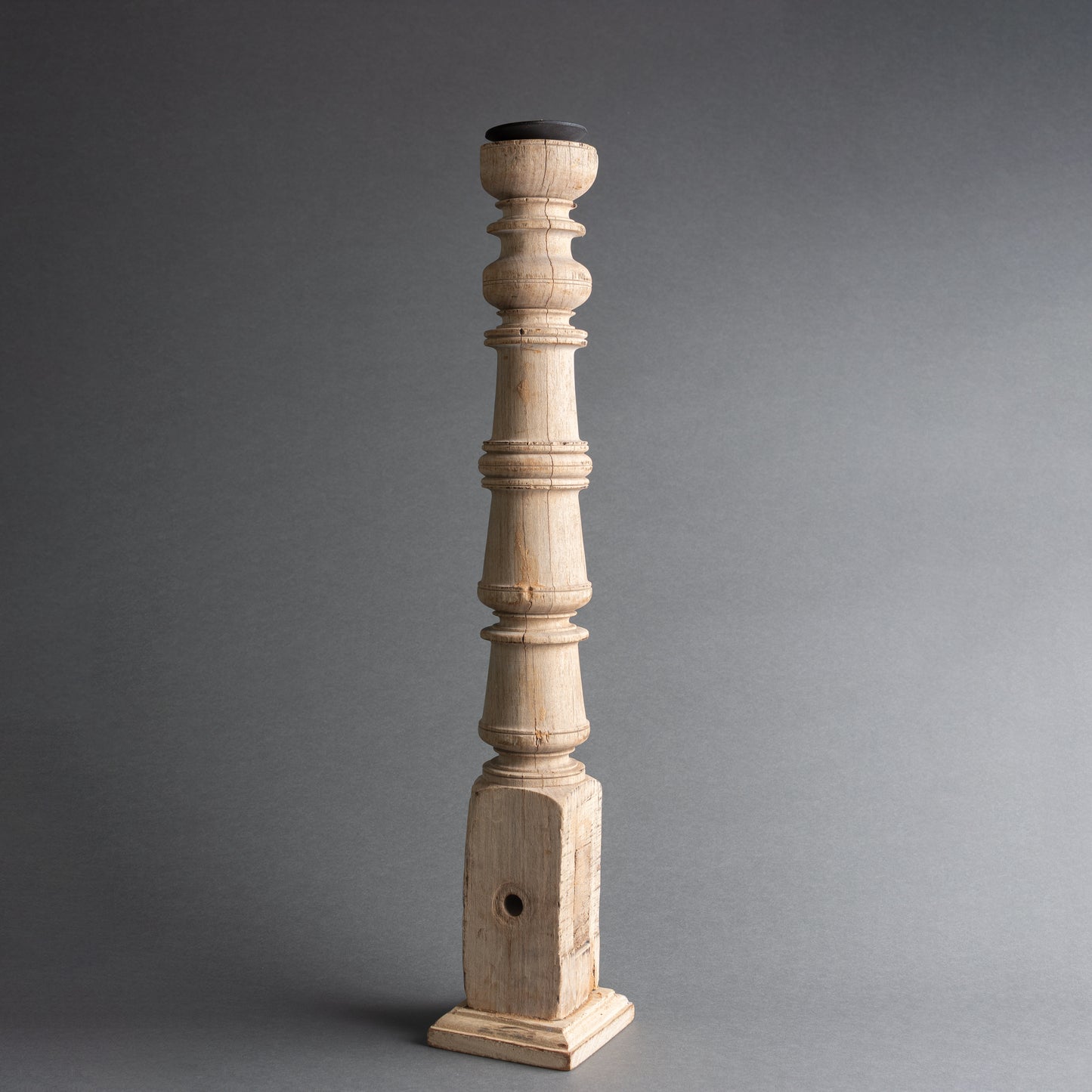 CASTIÇAL DE MADEIRA ENTALHADO