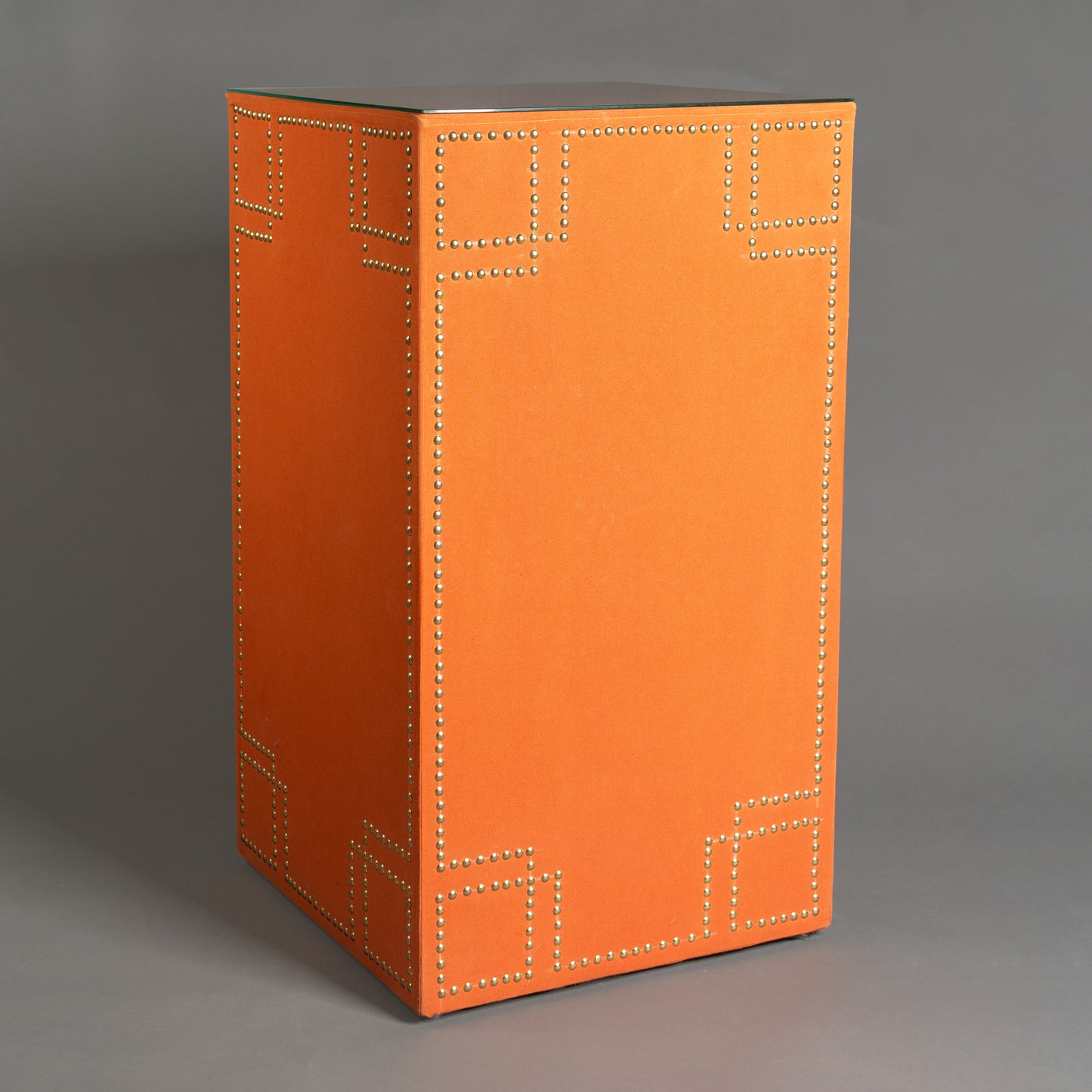 TOTEM TECIDO E TACHAS