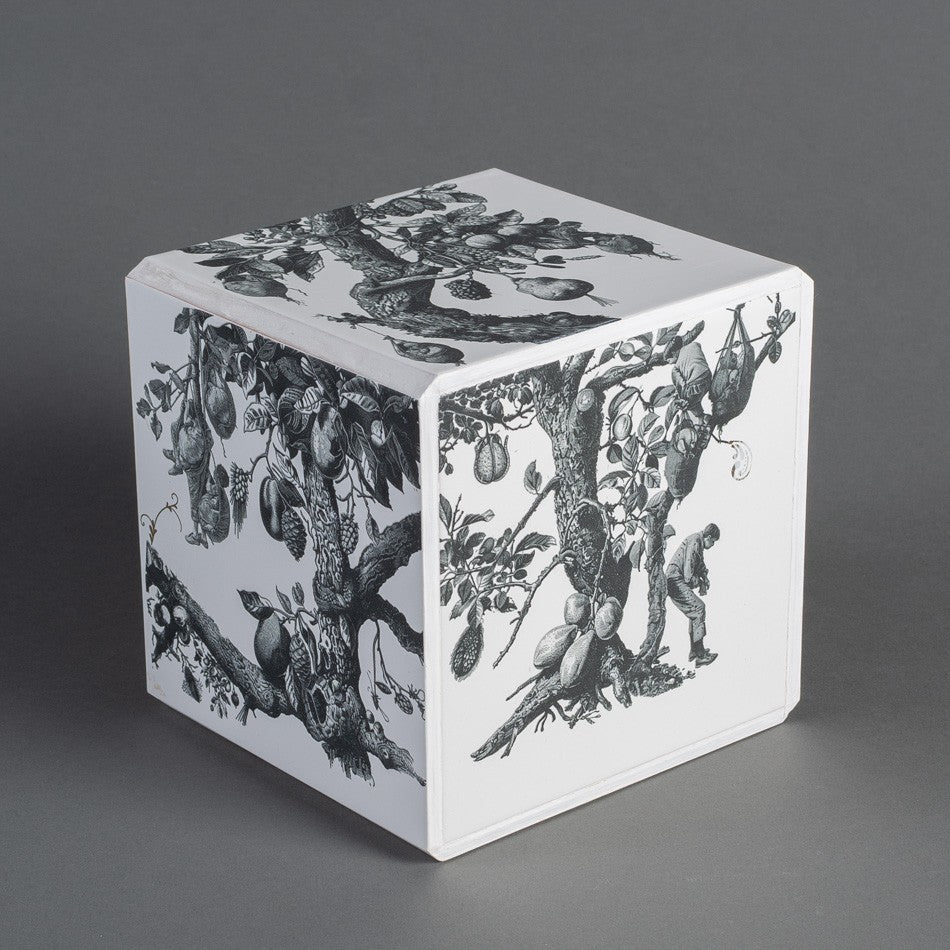 ESCULTURA CUBO PAREDE