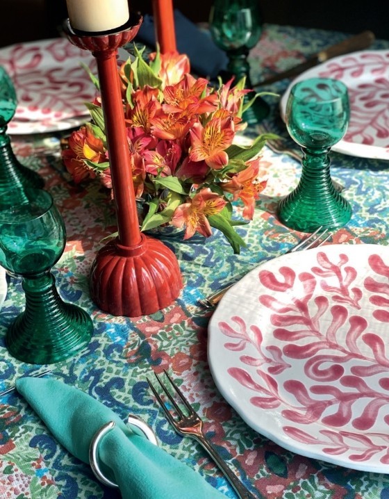 LIVRO THE WORLD AT YOUR TABLE: INSPIRING TABLETOP DESIGNS