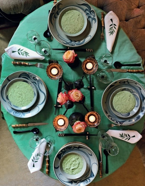 LIVRO THE WORLD AT YOUR TABLE: INSPIRING TABLETOP DESIGNS