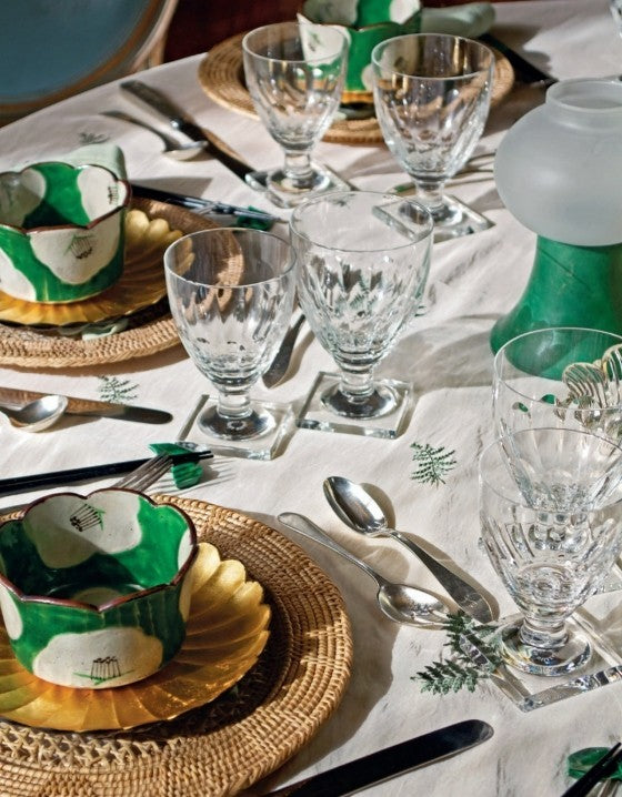LIVRO THE WORLD AT YOUR TABLE: INSPIRING TABLETOP DESIGNS