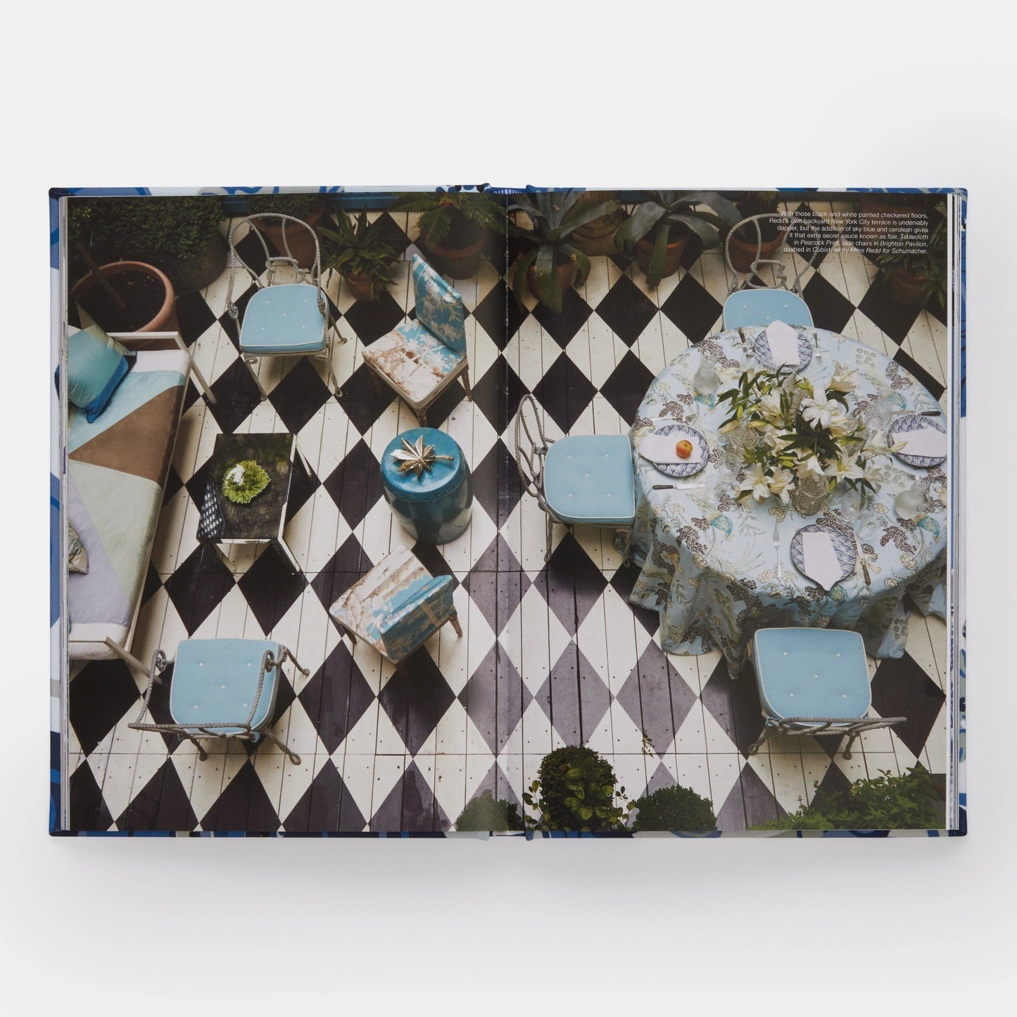 LIVRO BLUE AND WHITE DONE RIGHT: THE CLASSIC COLOR COMBINATION FOR EVERY DECORATING STYLE