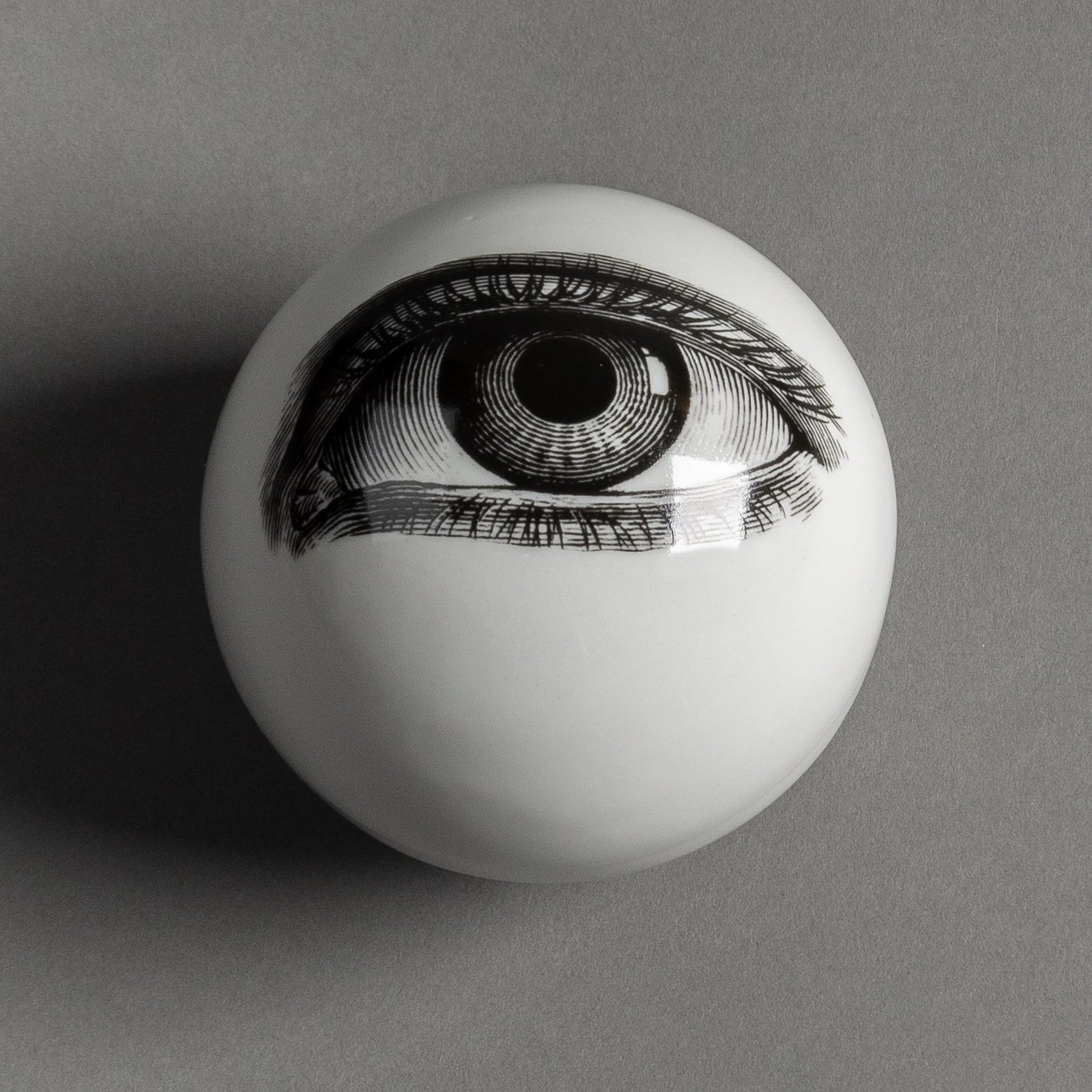 ESCULTURA ESFERA OLHO M