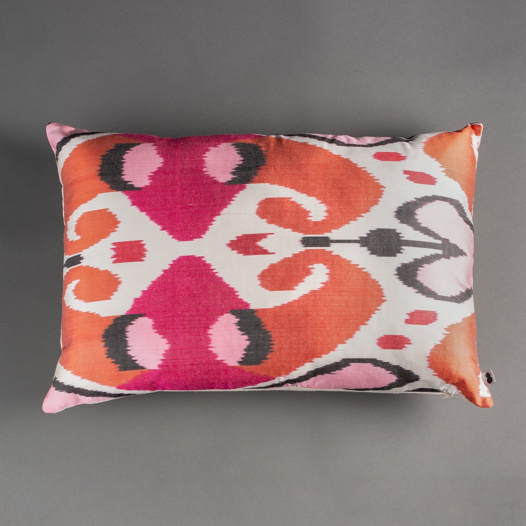 ALMOFADA IKAT DE SEDA IMPORTADA 60X40CM