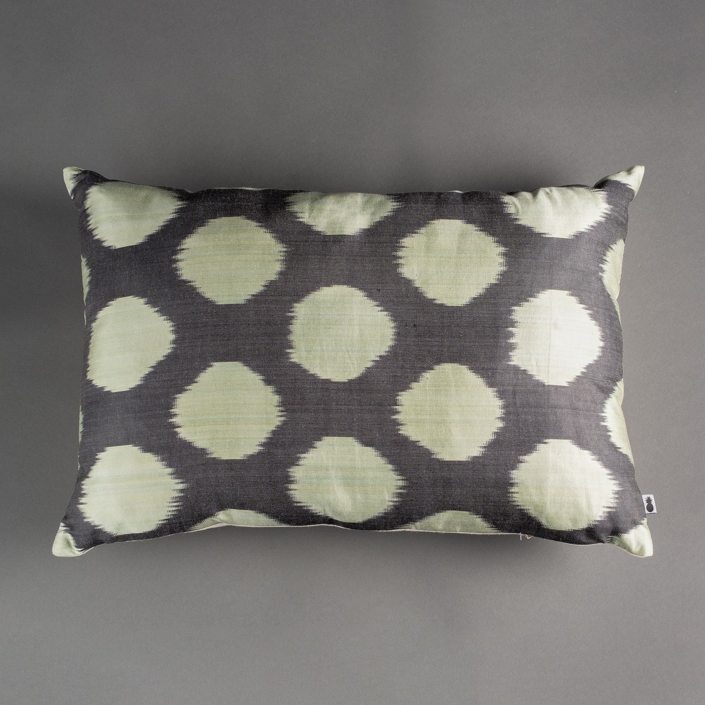 ALMOFADA IKAT DE SEDA IMPORTADA 60X40CM