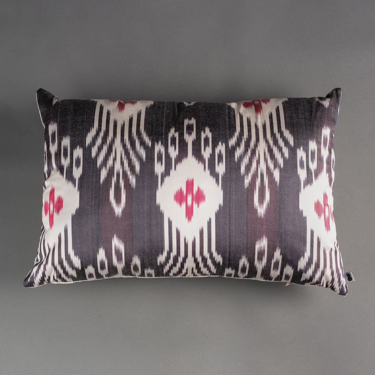 ALMOFADA IKAT DE SEDA IMPORTADA 60X40CM