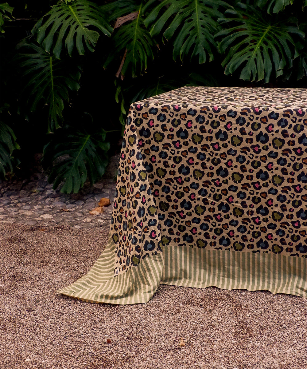 TOALHA DE MESA LEOPARDO COLORE