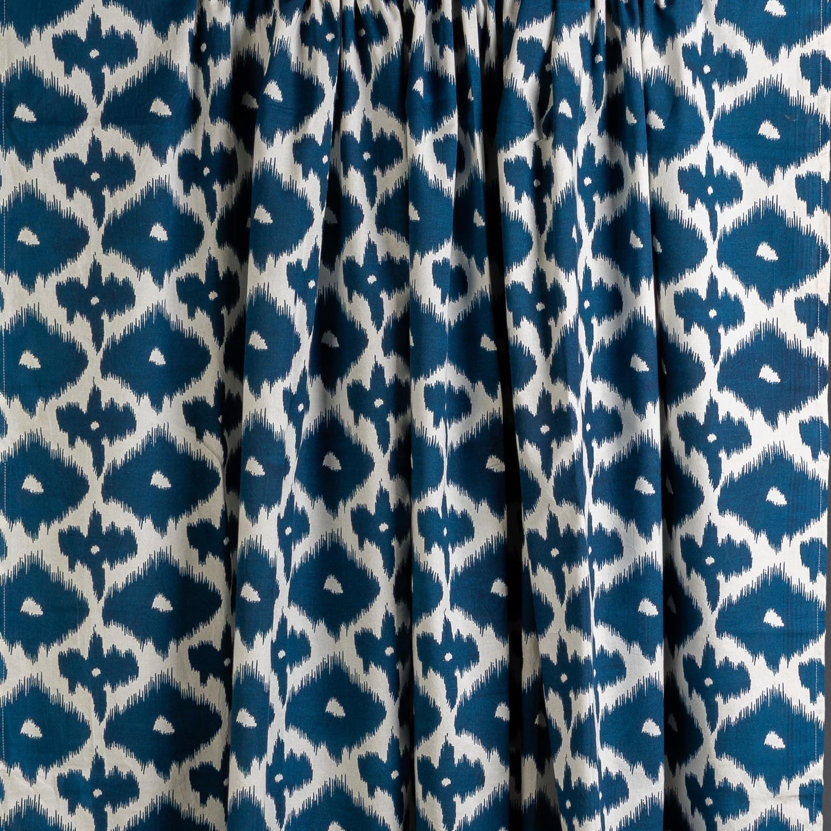 TOALHA DE MESA IKAT 1,80X1,80M