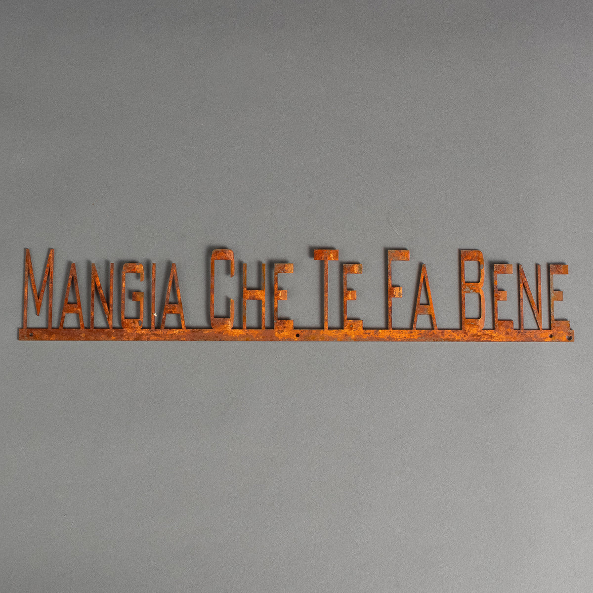 ESCULTURA METAL MANGIA CHE TI FA BENE