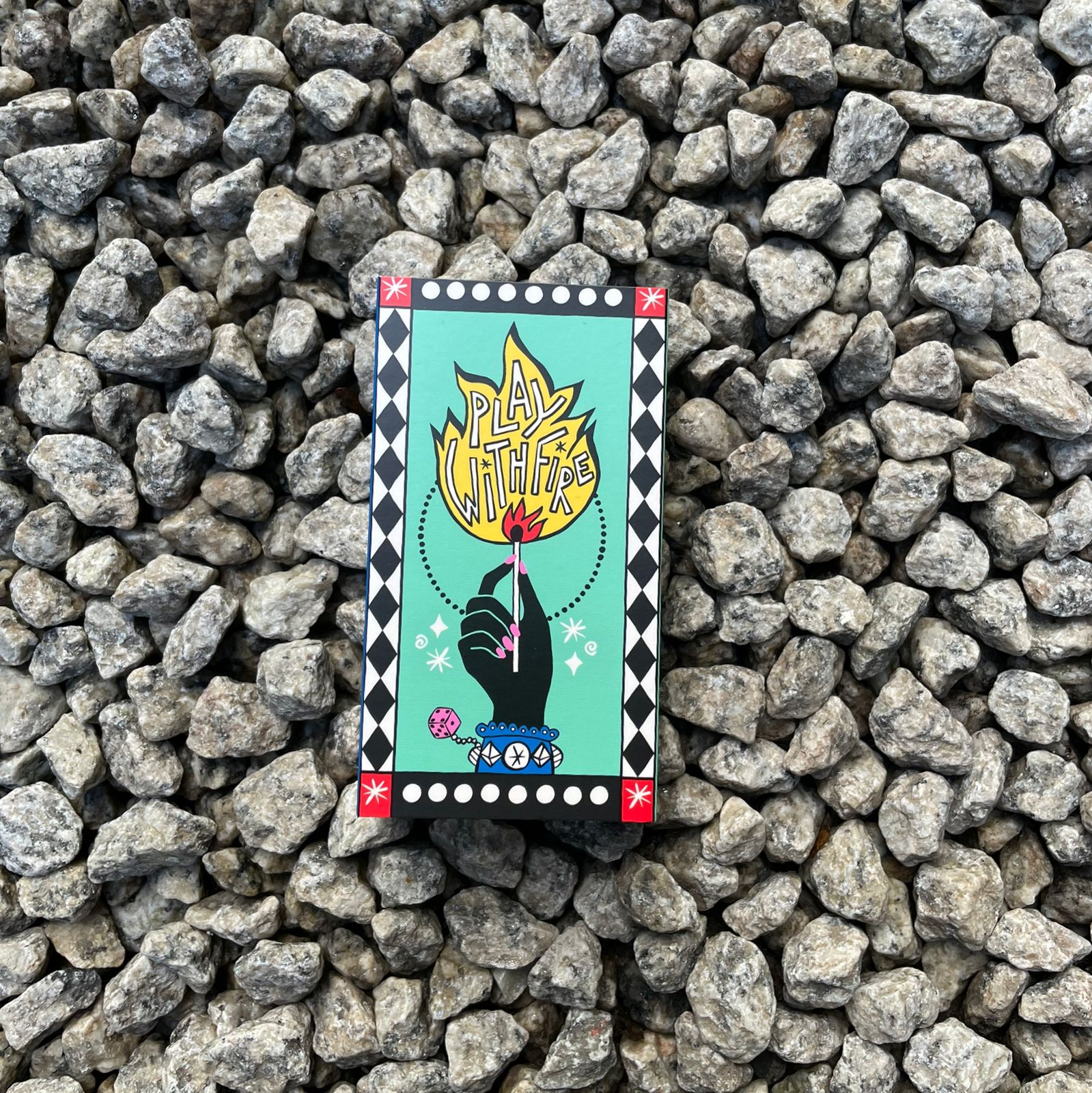 CAIXA DE FÓSFORO PLAY WITH FIRE ANA STRUMPF