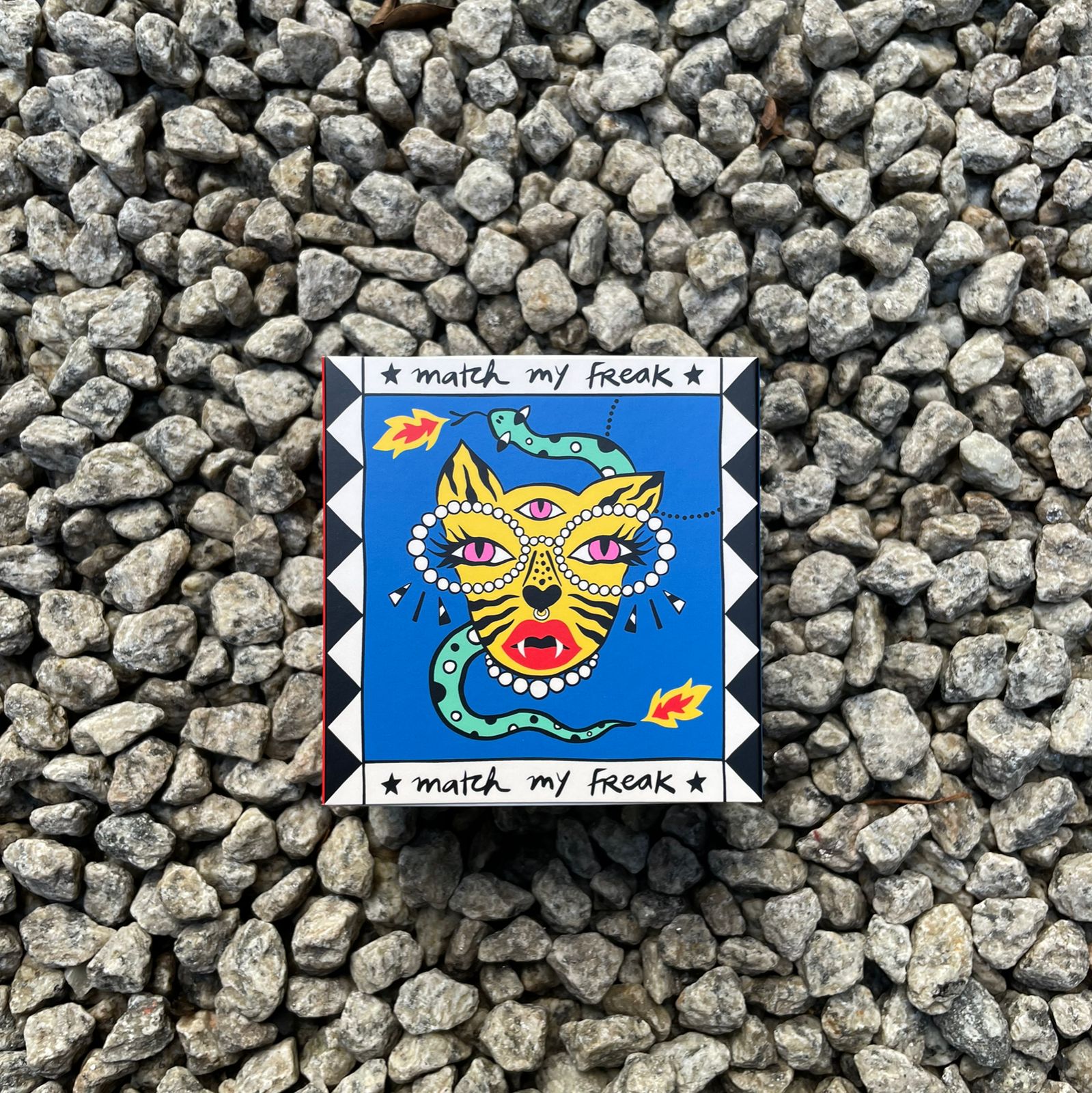 CAIXA DE FÓSFORO FREAK ANA STRUMPF