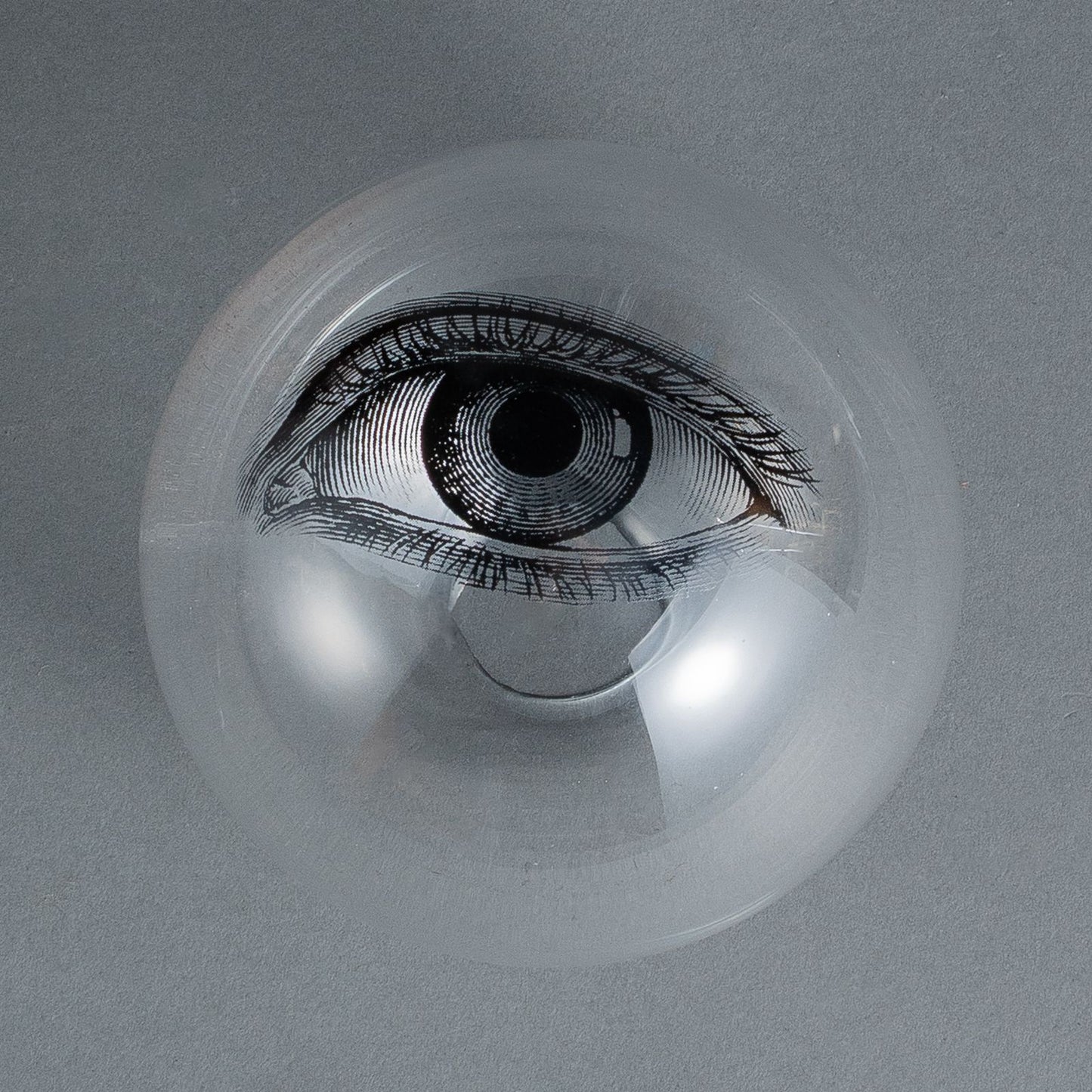 ESCULTURA ESFERA OLHO VIDRO M