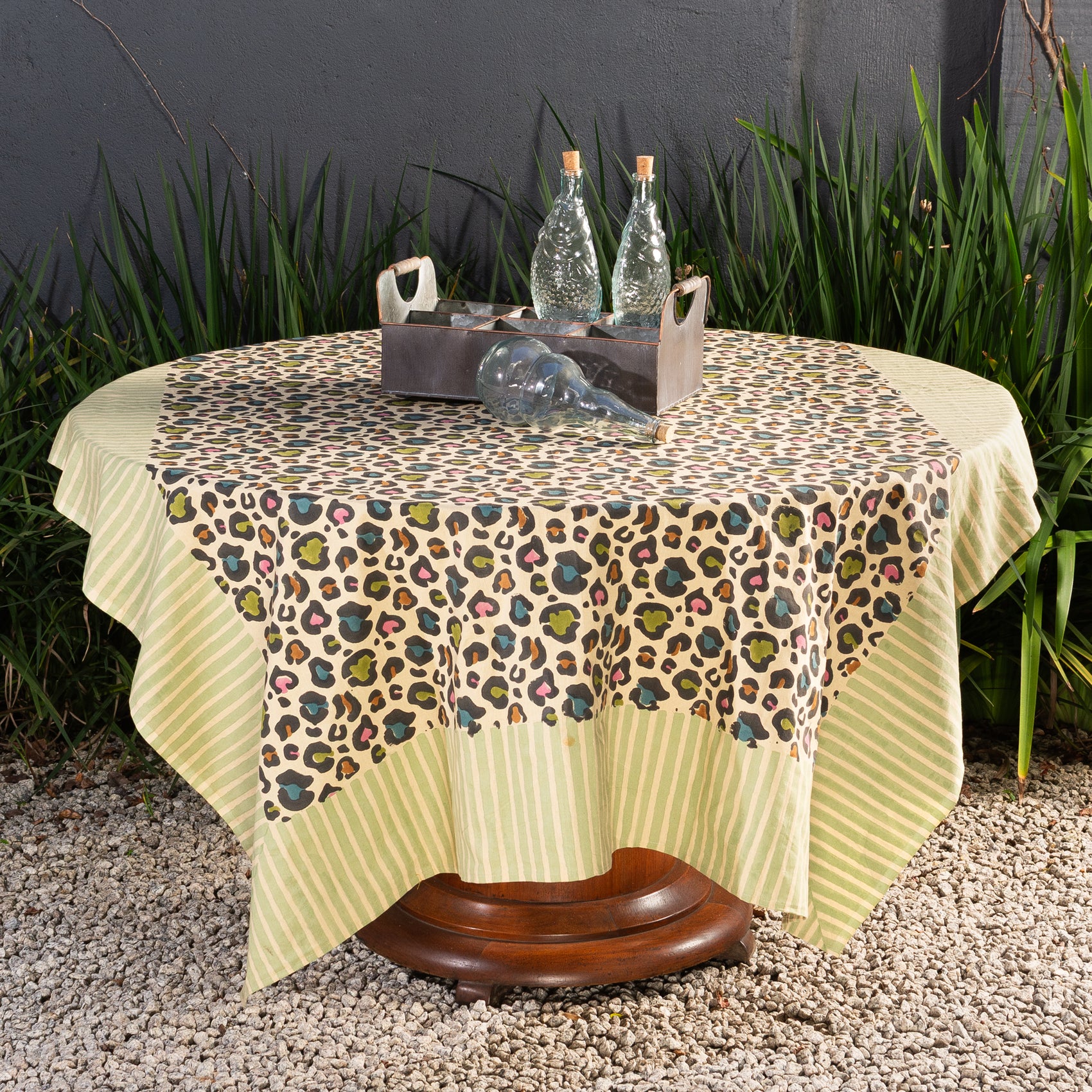 TOALHA DE MESA LEOPARDO COLORE