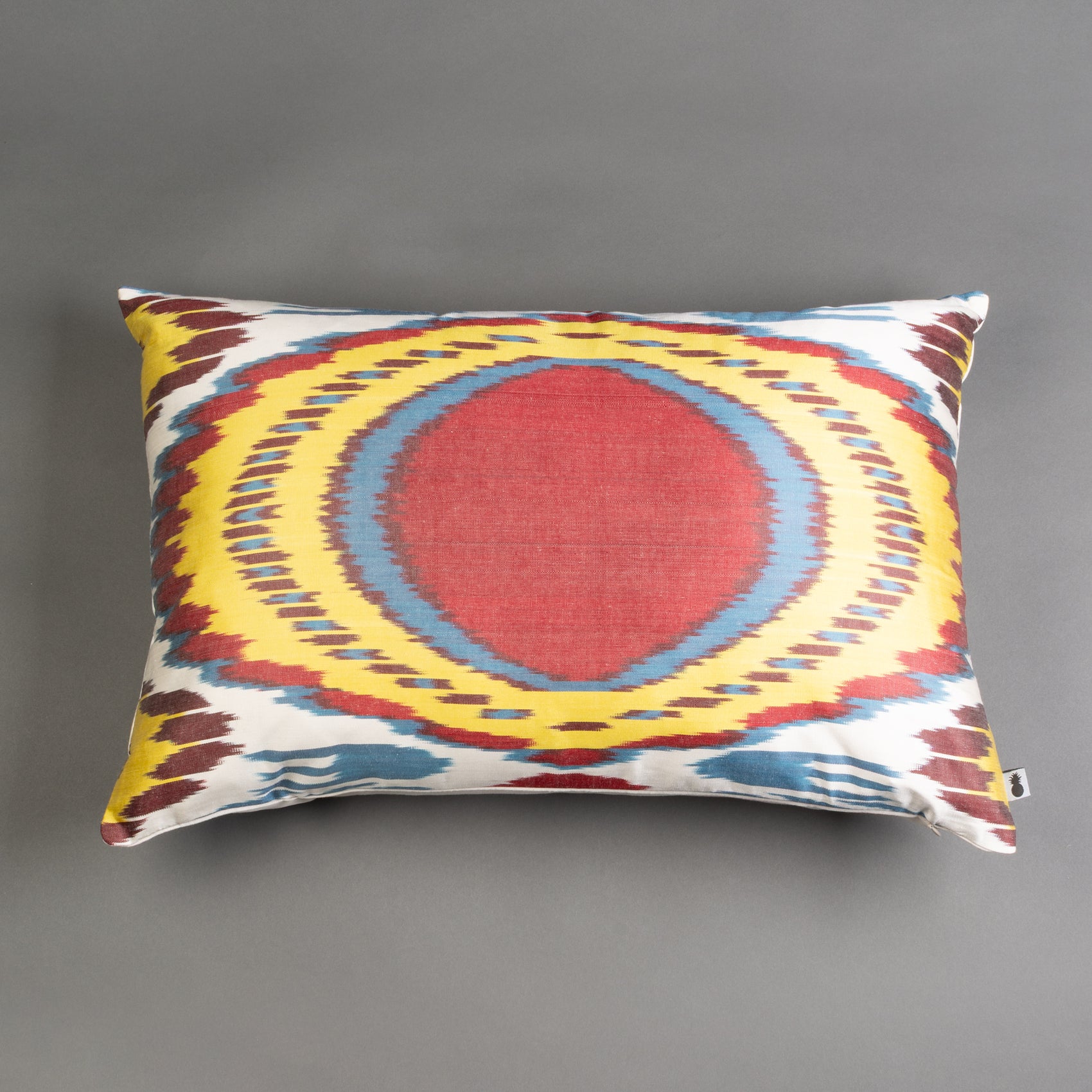 ALMOFADA IKAT DE SEDA IMPORTADA 60X40CM
