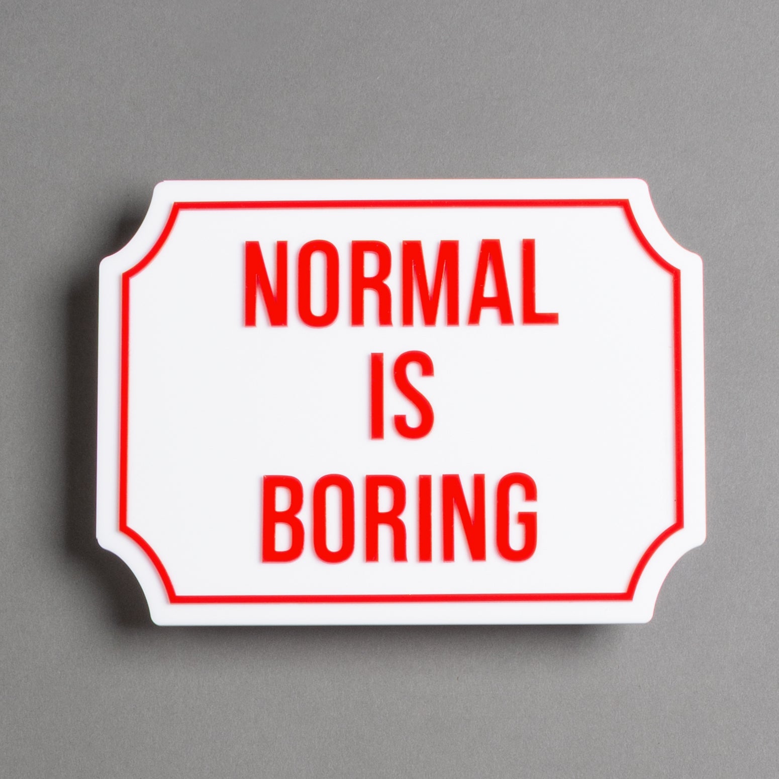 PLACA ACRÍLICO - NORMAL IS BORING