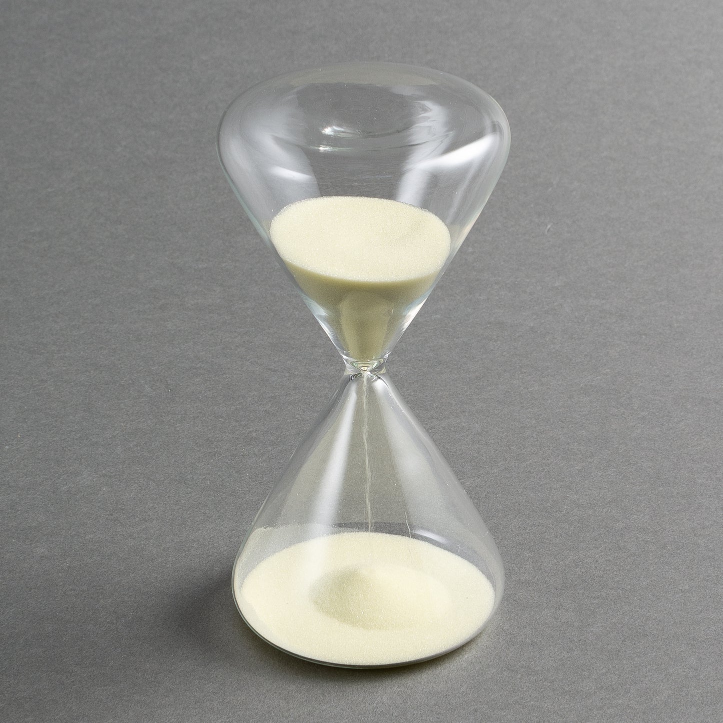 ESCULTURA AMPULHETA AREIA BEGE