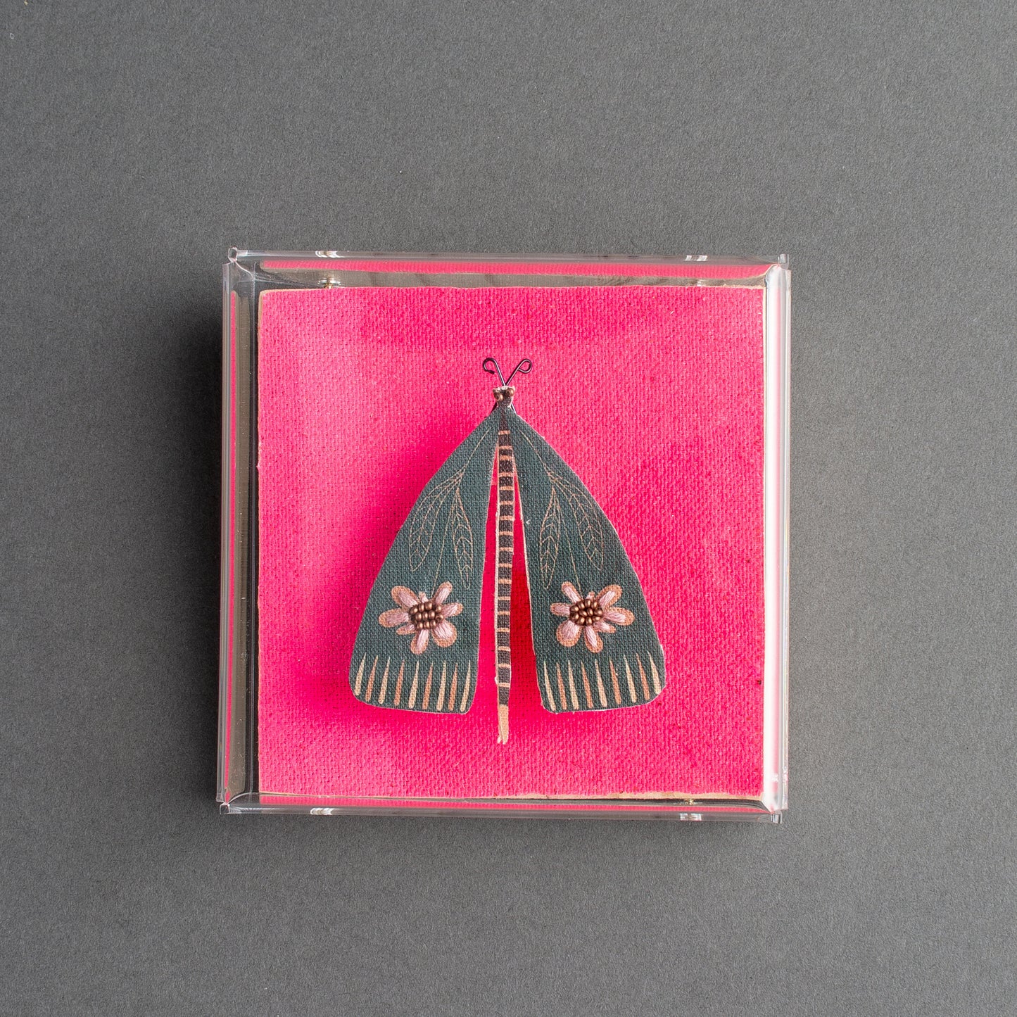 QUADRO ACRÍLICO BORBOLETA VERDE FUNDO PINK