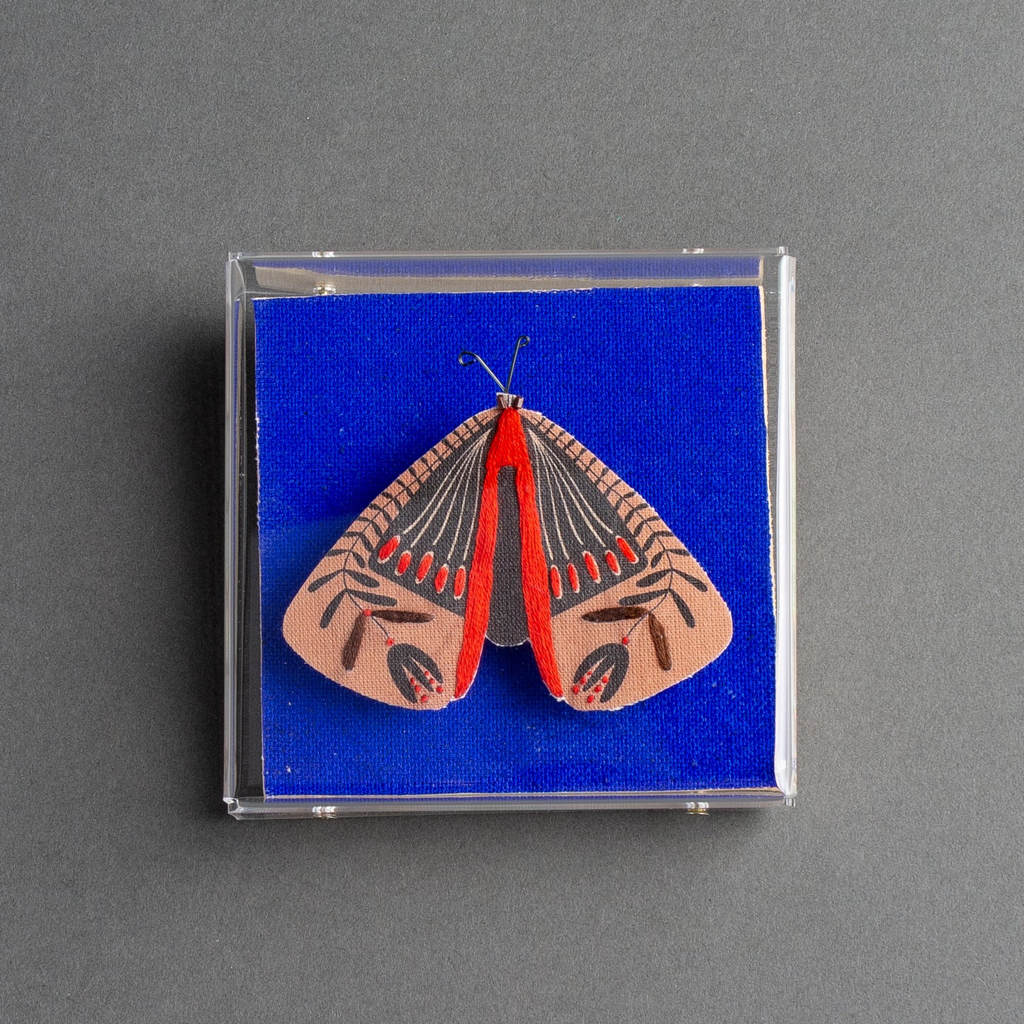 QUADRO ACRÍLICO BORBOLETA BEGE FUNDO BLU