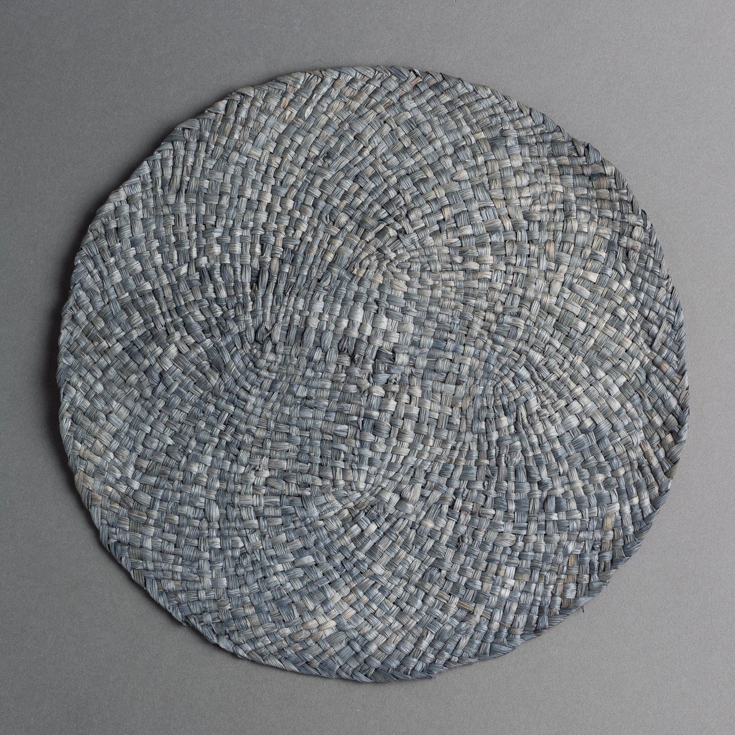 APOIO DE PRATO EM PALHA AZUL ACINZENTADO