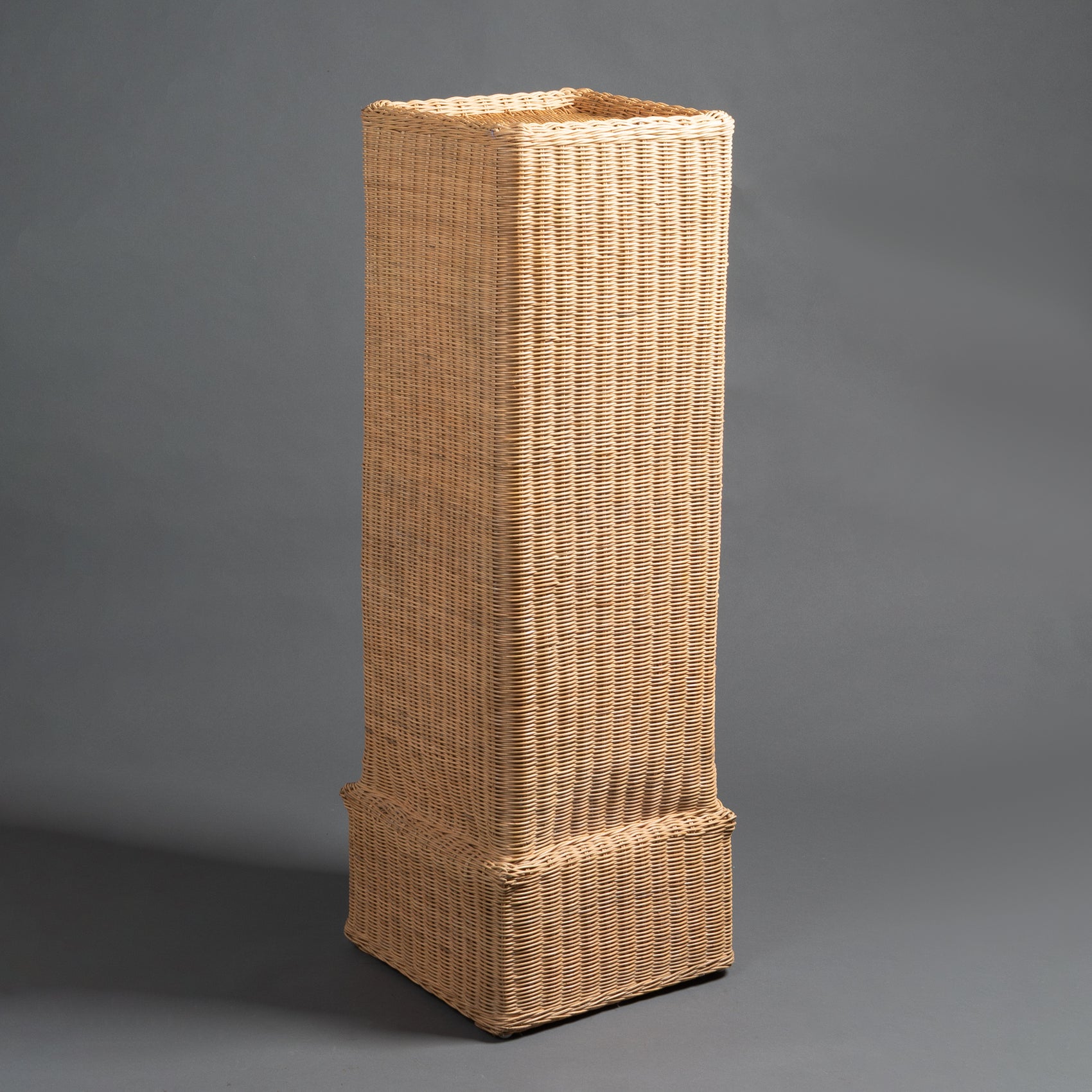 PEDESTAL RATTAN